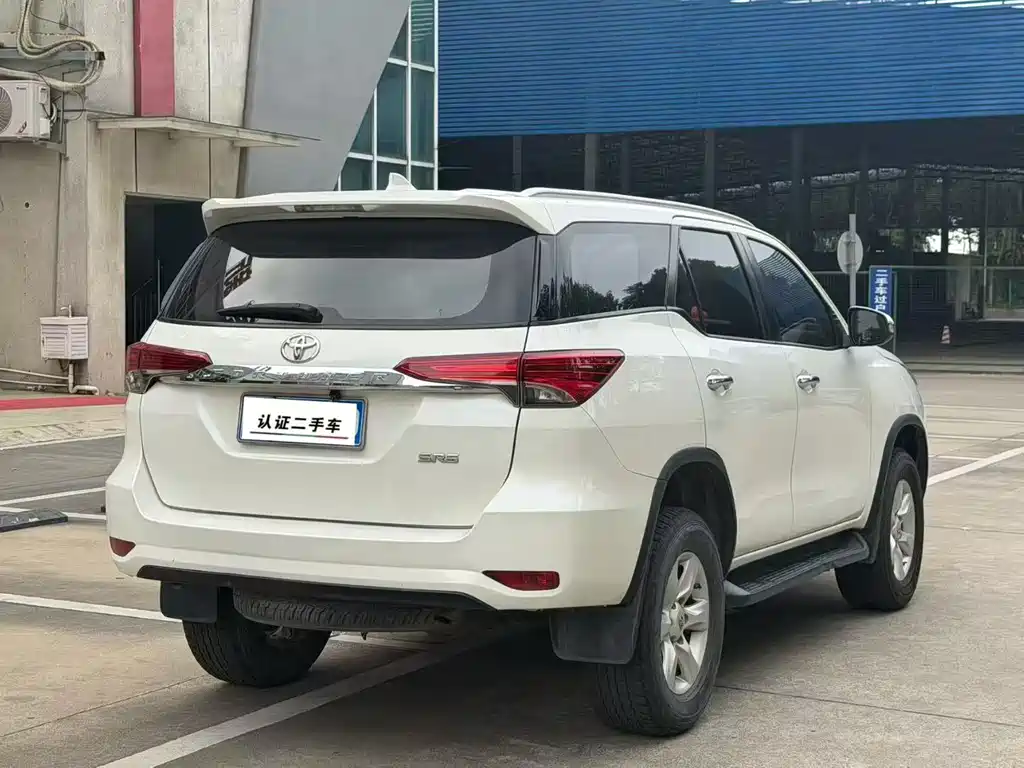 TOYOTA FORTUNER