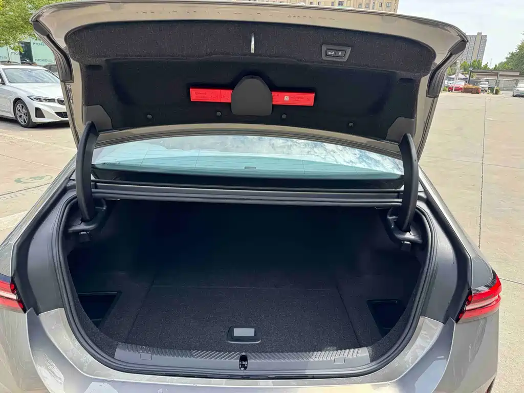 BMW i5 — миниатюра 13