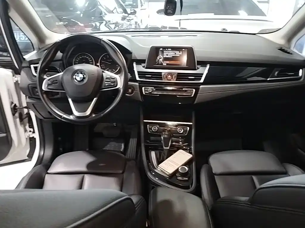 BMW 2 Series Active Tourer — миниатюра 10