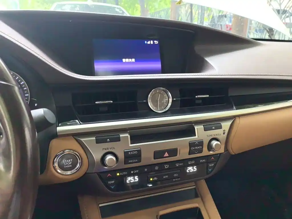 Lexus ES — миниатюра 6