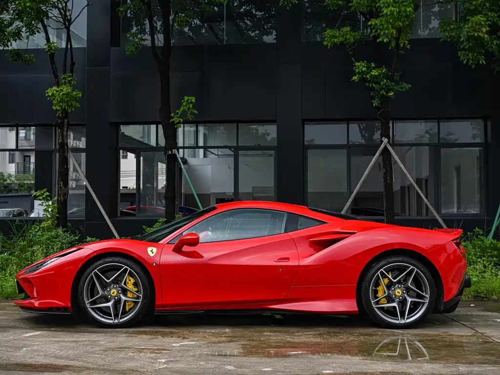 Ferrari F8 — миниатюра 2