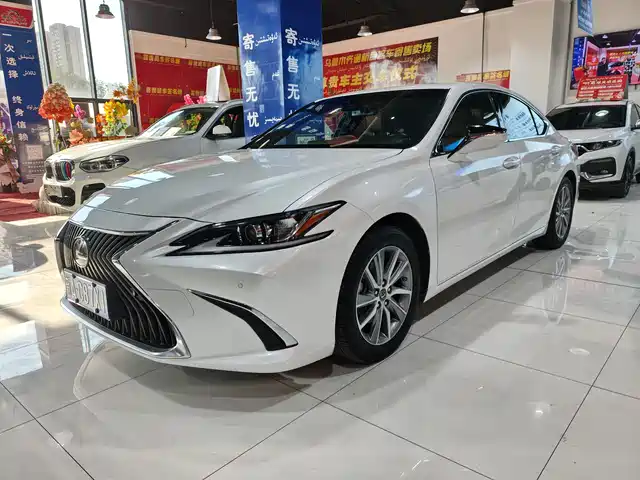 LEXUS ES 2019