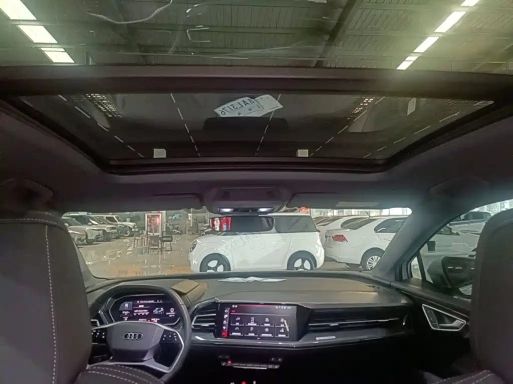 Audi Q4 e-tron — миниатюра 18
