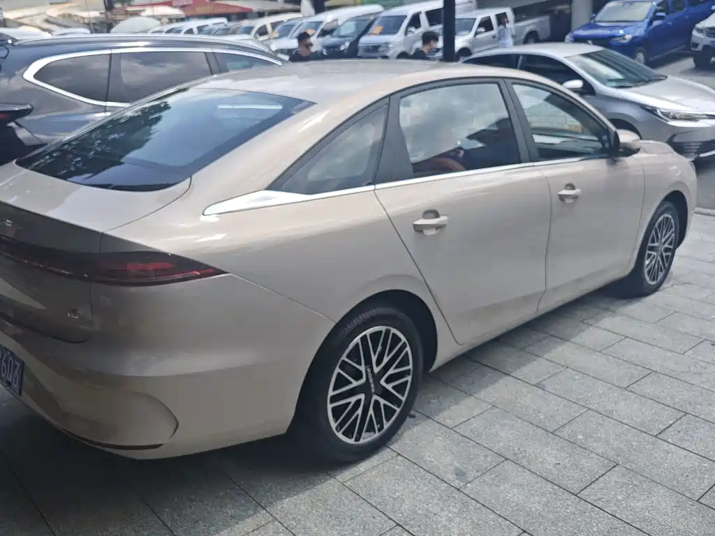 Roewe i6 — миниатюра 6