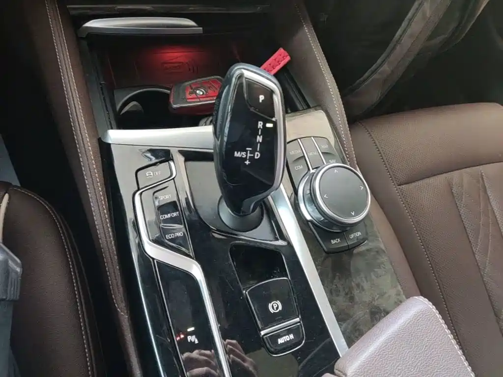 BMW 5 Series — миниатюра 14