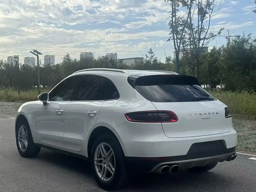 Porsche Macan — миниатюра 12