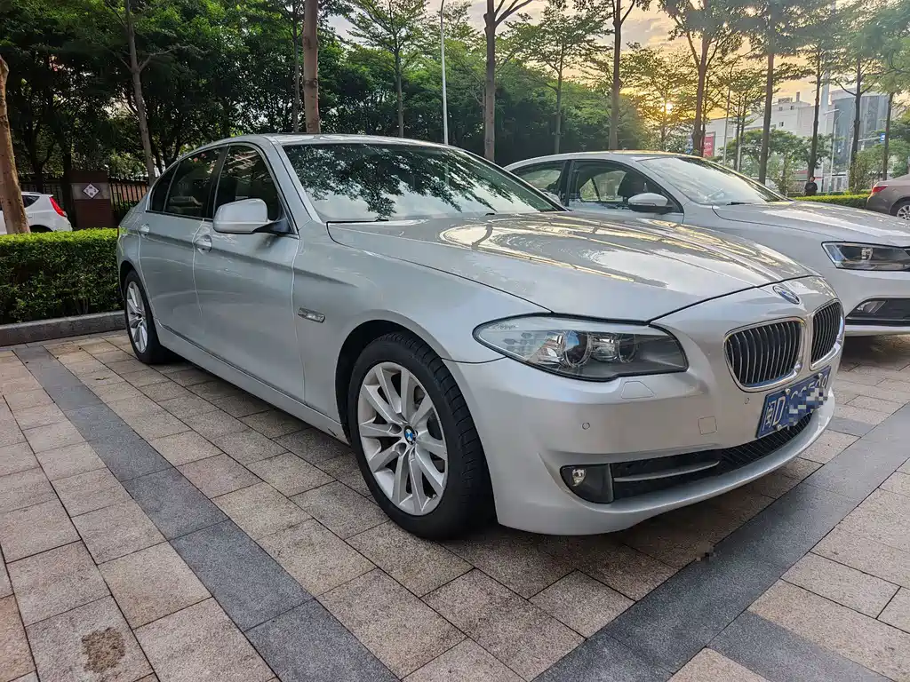 BMW 5 Series — миниатюра 3