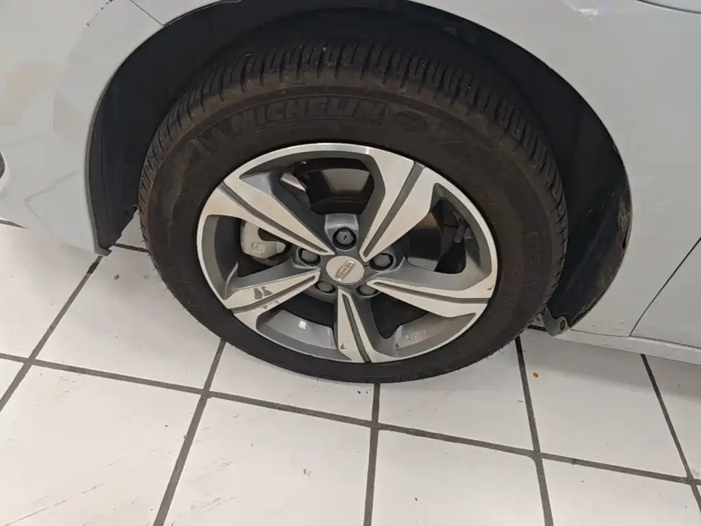 Geely L HiP — миниатюра 23