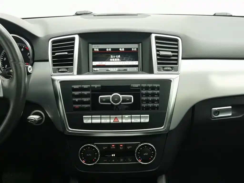Mercedes-Benz M-Class — миниатюра 12