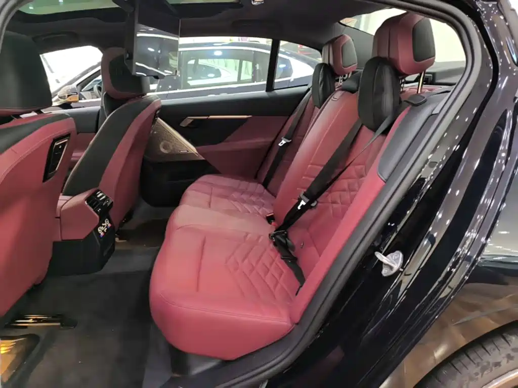 BMW 5 Series — миниатюра 17