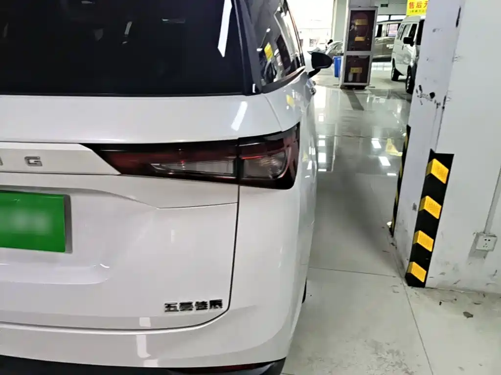 Wuling Jiachen — миниатюра 8