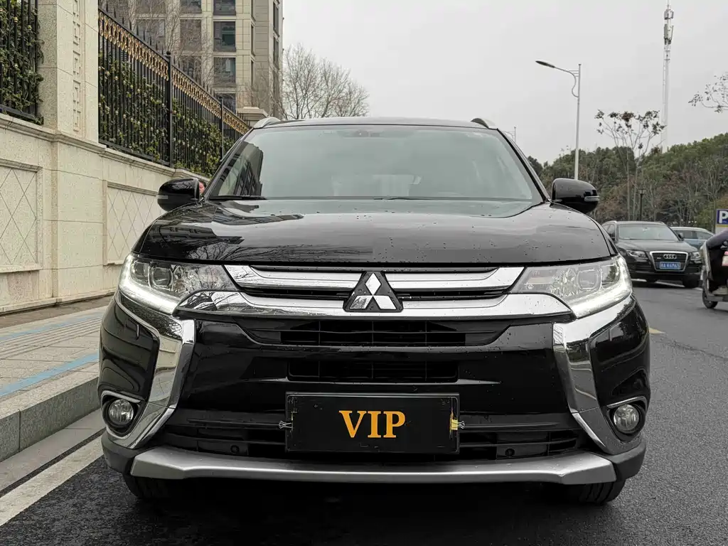 MITSUBISHI OUTLANDER