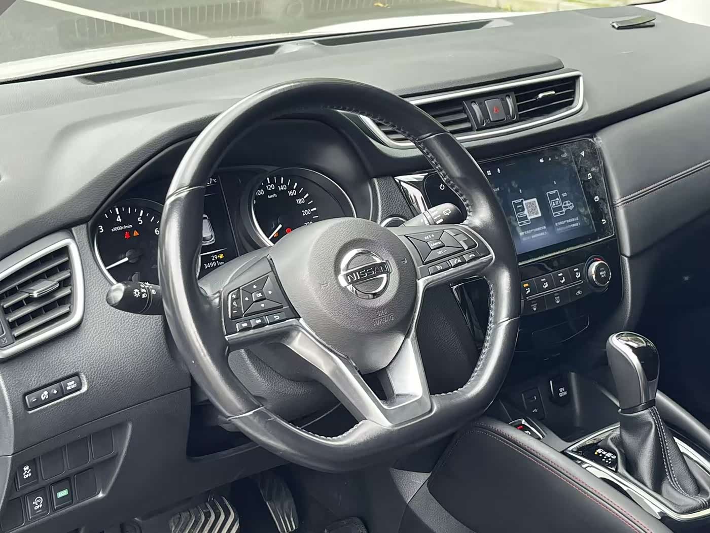 Nissan Qashqai 2.0 л 2021 г. Белый, пробег 35000 км