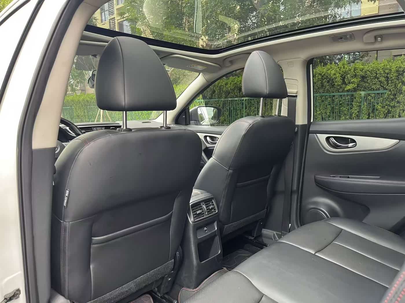 Nissan Qashqai 2.0 л 2021 г. Белый, пробег 35000 км