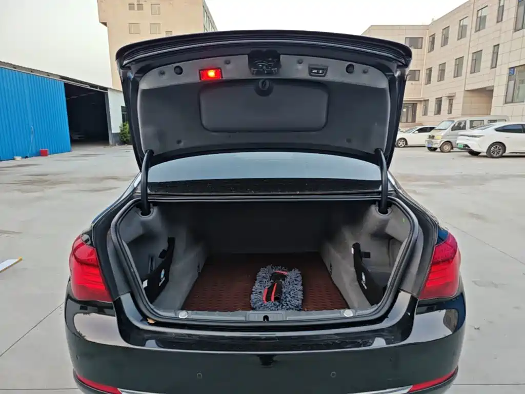 BMW 7 Series — миниатюра 19