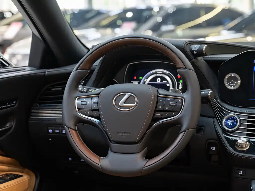 Lexus LS — миниатюра 14