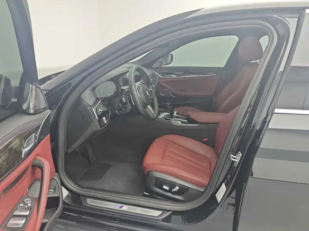 BMW 5 Series — миниатюра 11