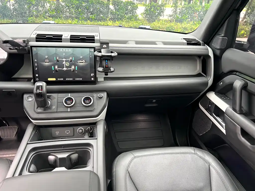 Land Rover Defender — миниатюра 13