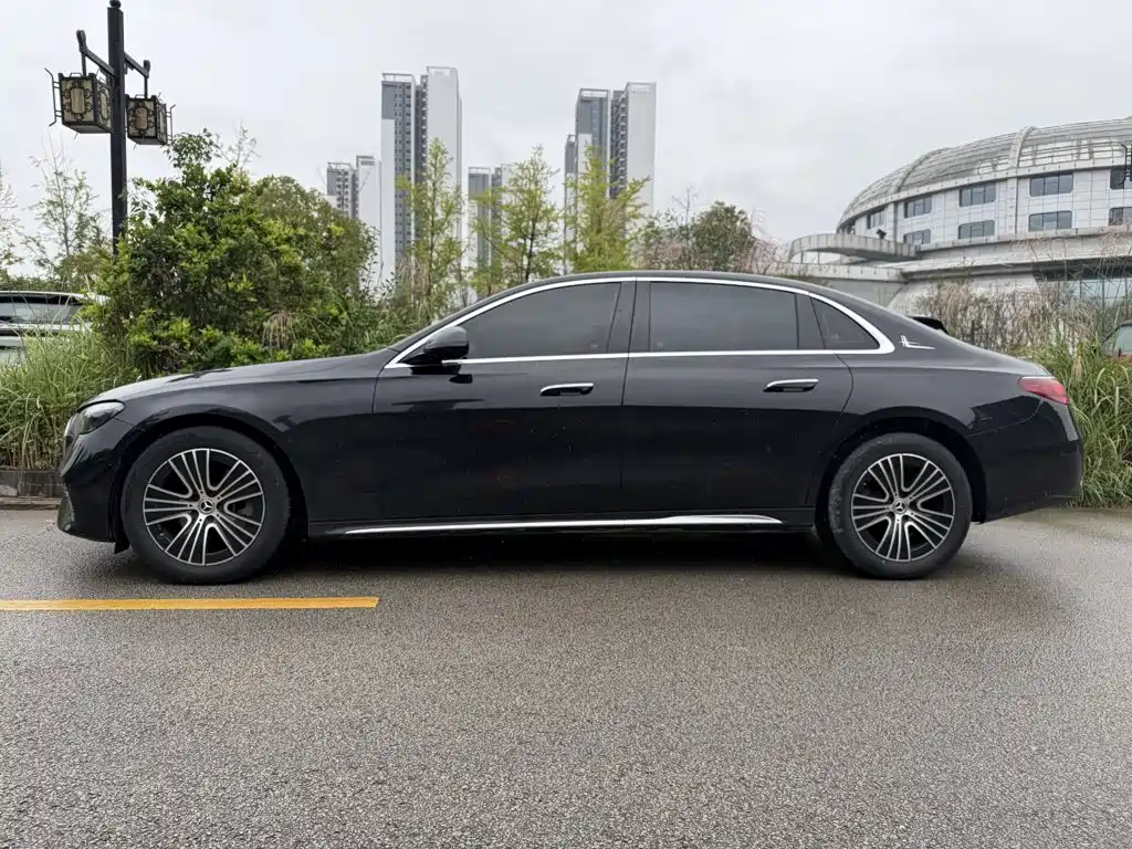 Mercedes-Benz E-Class — миниатюра 7