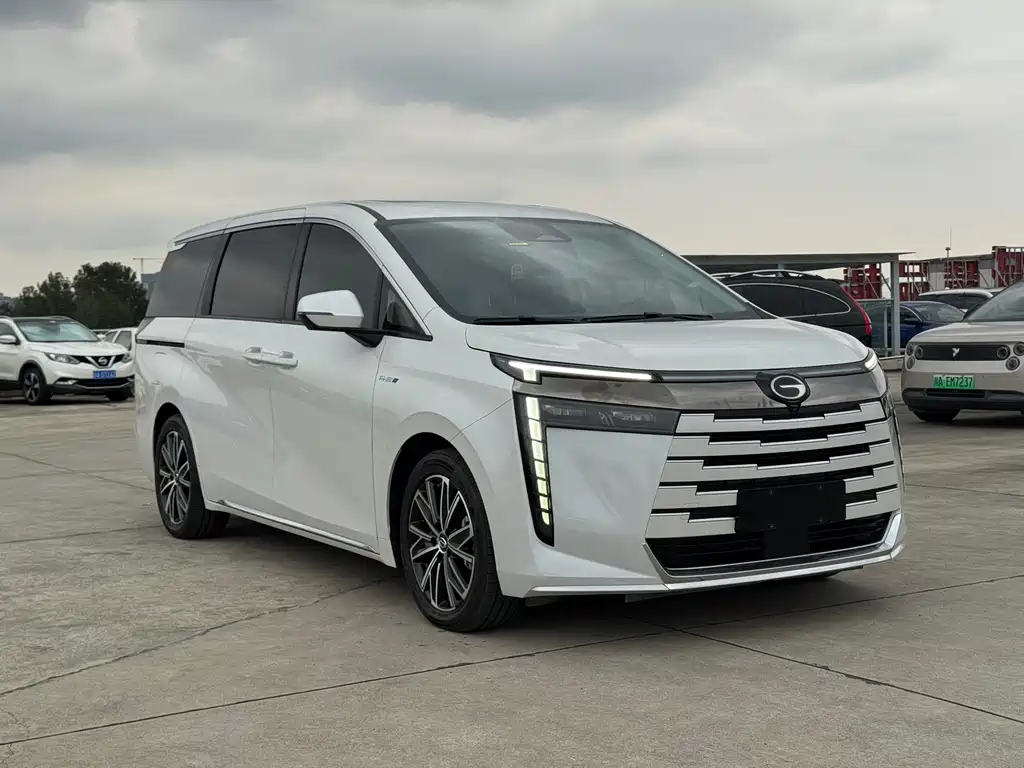 GAC Motor Trumpchi E8 PHEV — миниатюра 3