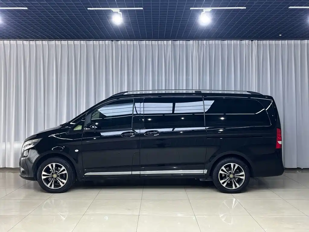Mercedes-Benz V-Class (Import) — миниатюра 4