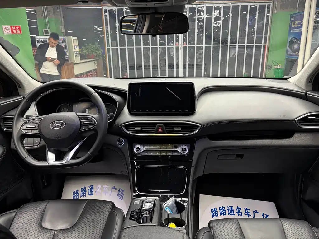Hyundai Santa Fe — миниатюра 9