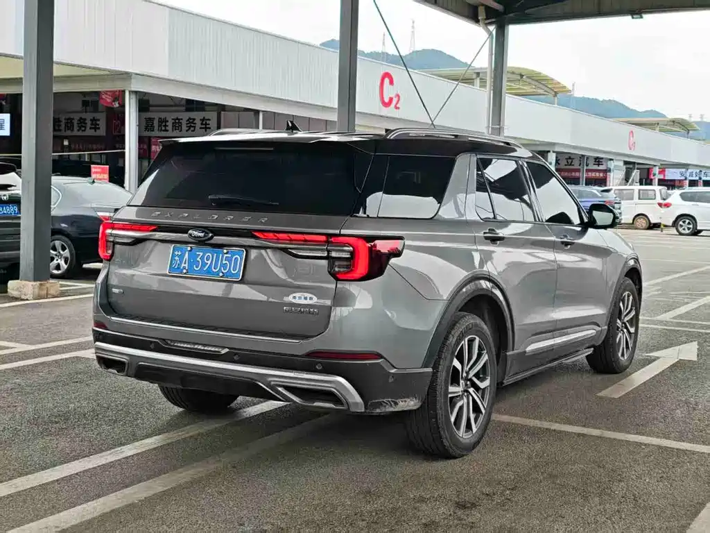 Ford Explorer — миниатюра 6