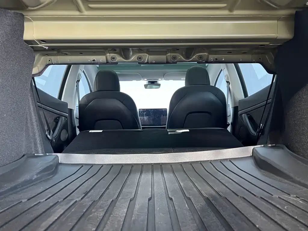 Tesla Model 3 — миниатюра 21