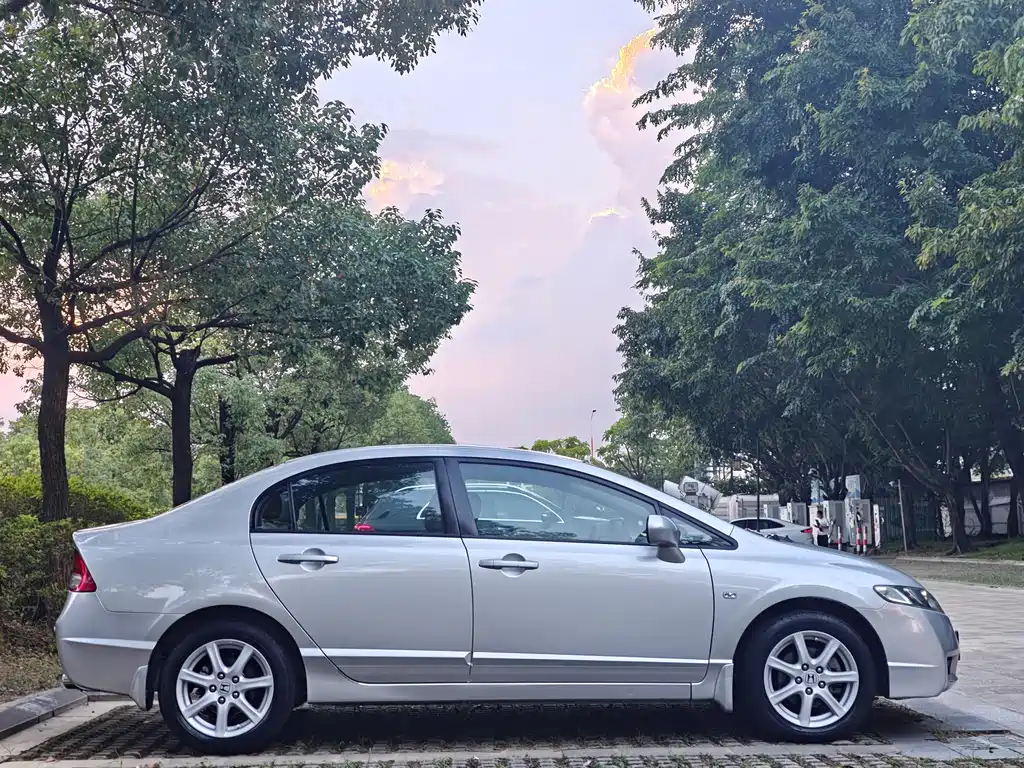 Honda Civic — миниатюра 4