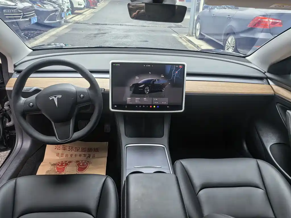Tesla Model 3 — миниатюра 9
