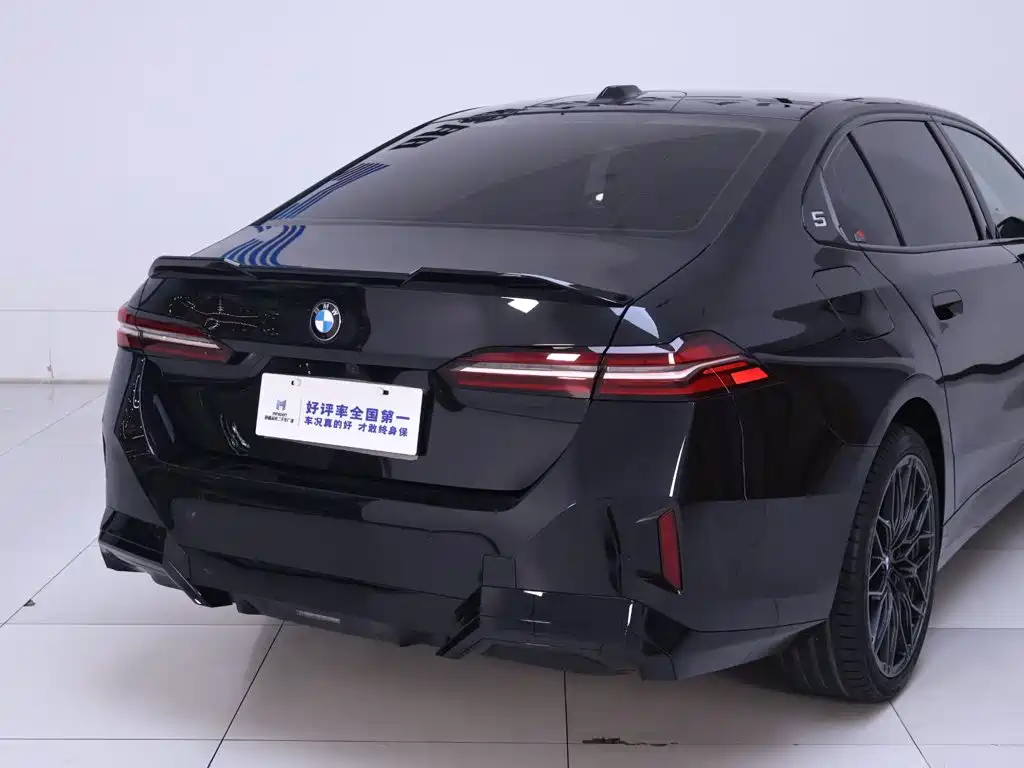 BMW 5 Series — миниатюра 8