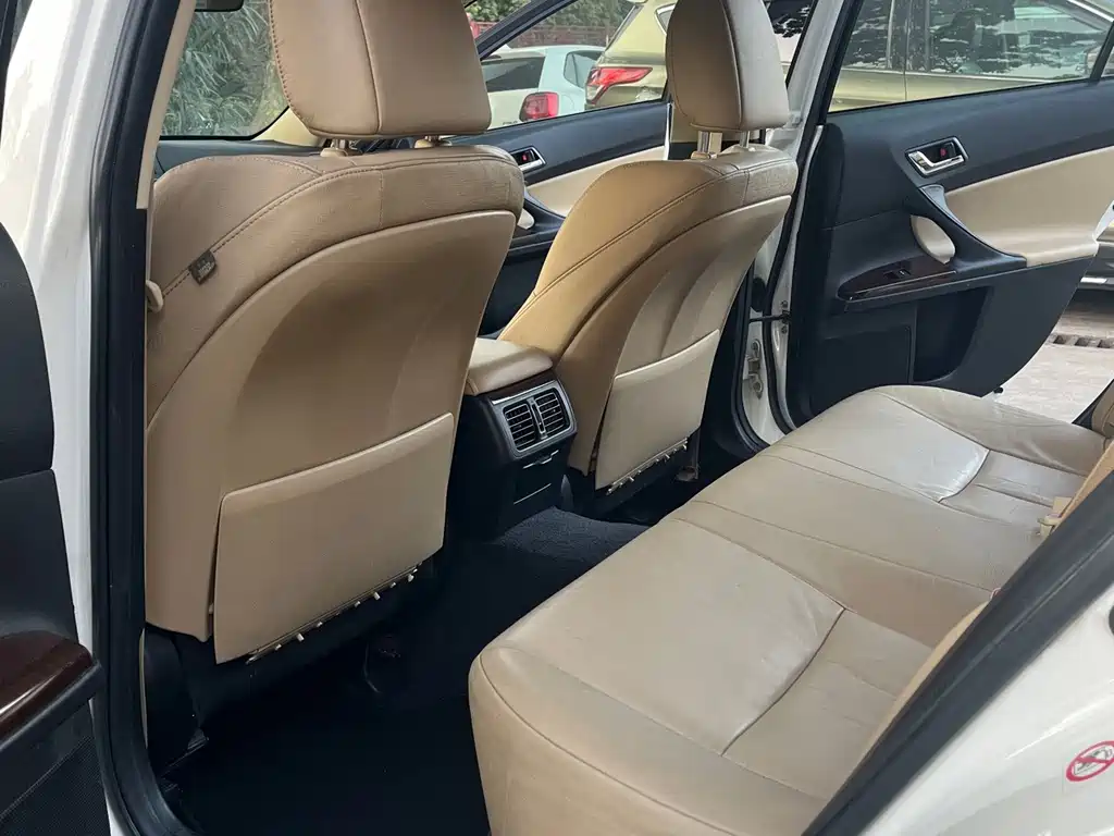 Toyota Reiz — миниатюра 5
