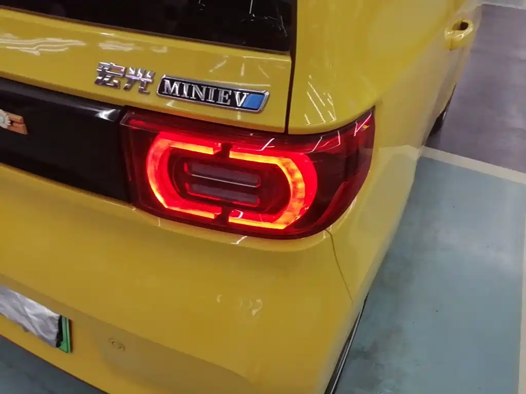 Wuling MINIEV — миниатюра 8