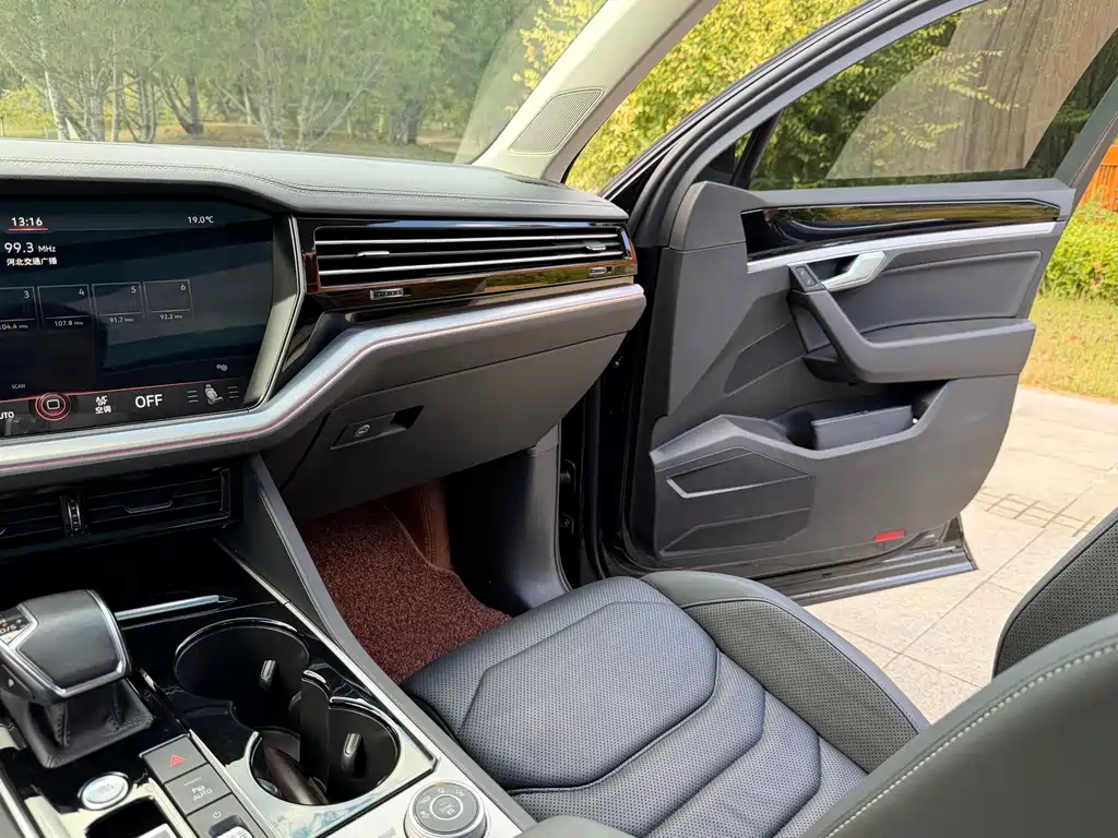 Volkswagen Touareg — миниатюра 20