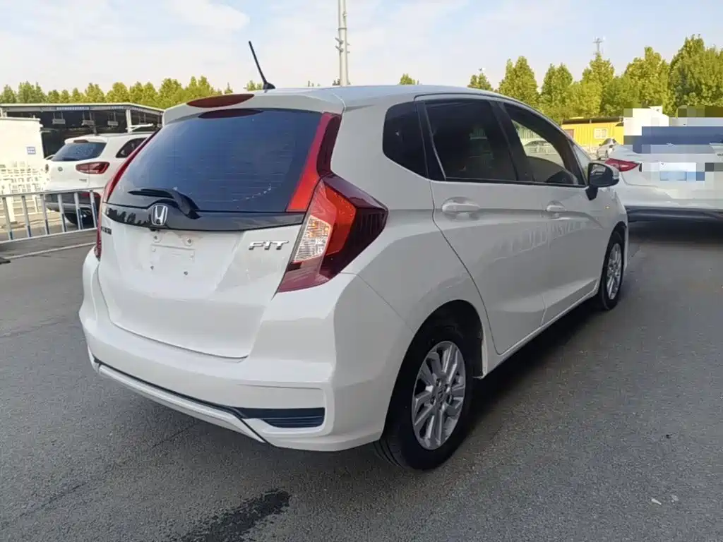 Honda Fit — миниатюра 7