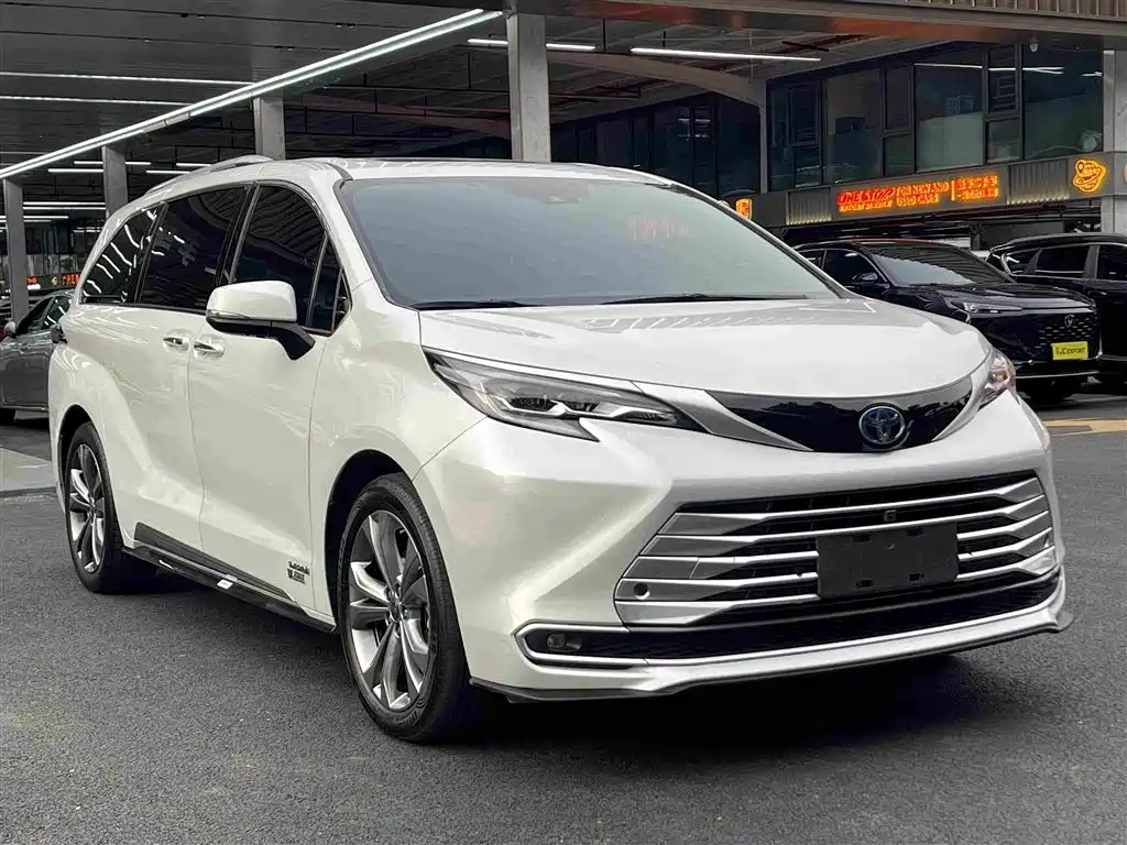 Toyota Sienna — миниатюра 2