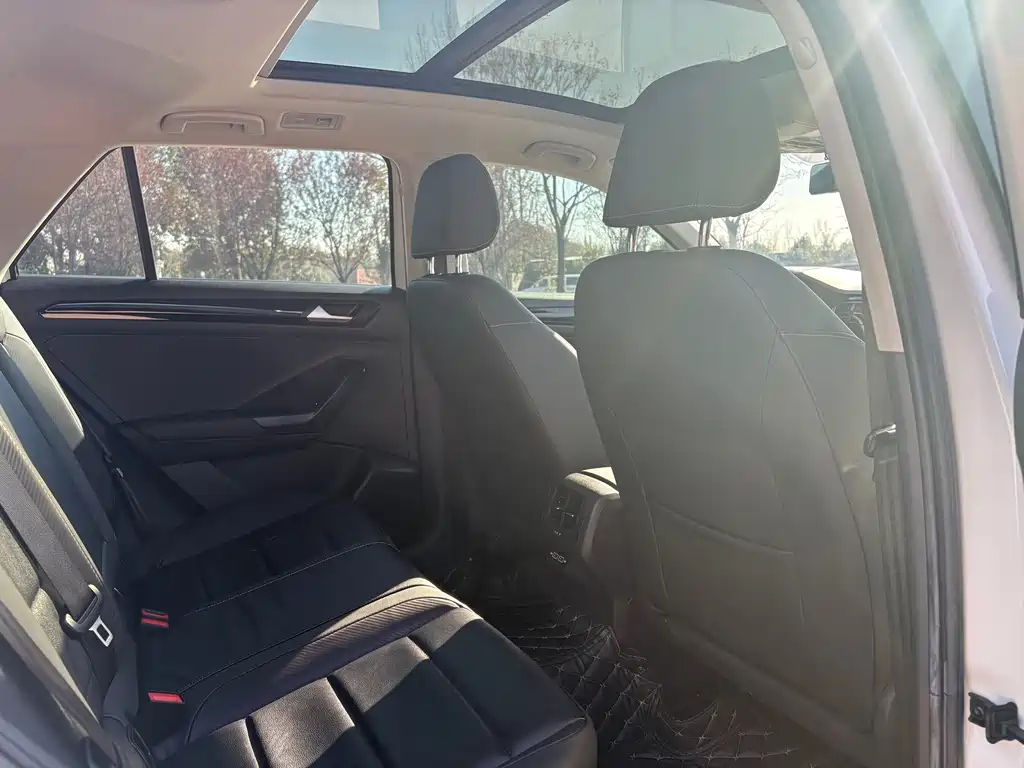 VOLKSWAGEN T ROC EXPLORING SONGS