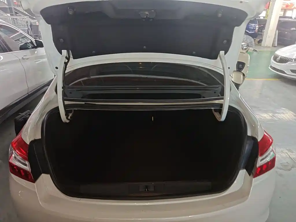 Peugeot 408 — миниатюра 19