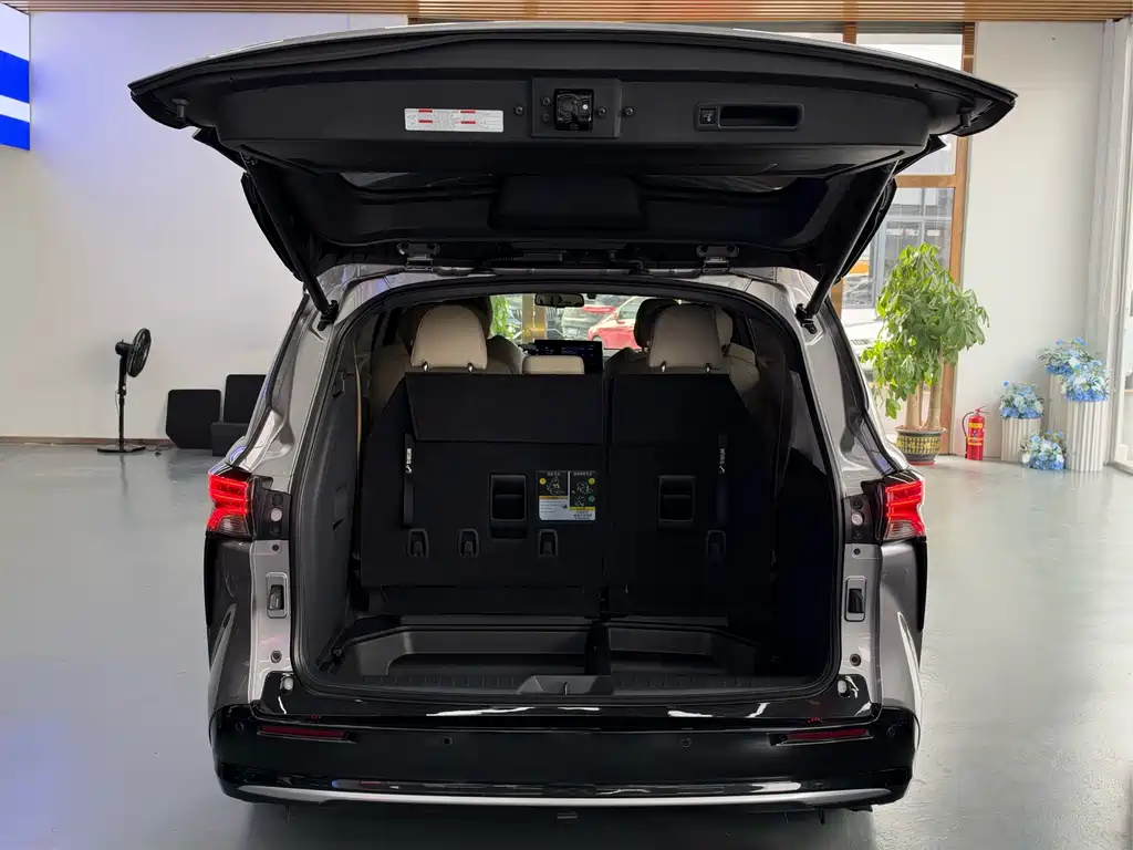 Toyota Sienna — миниатюра 14