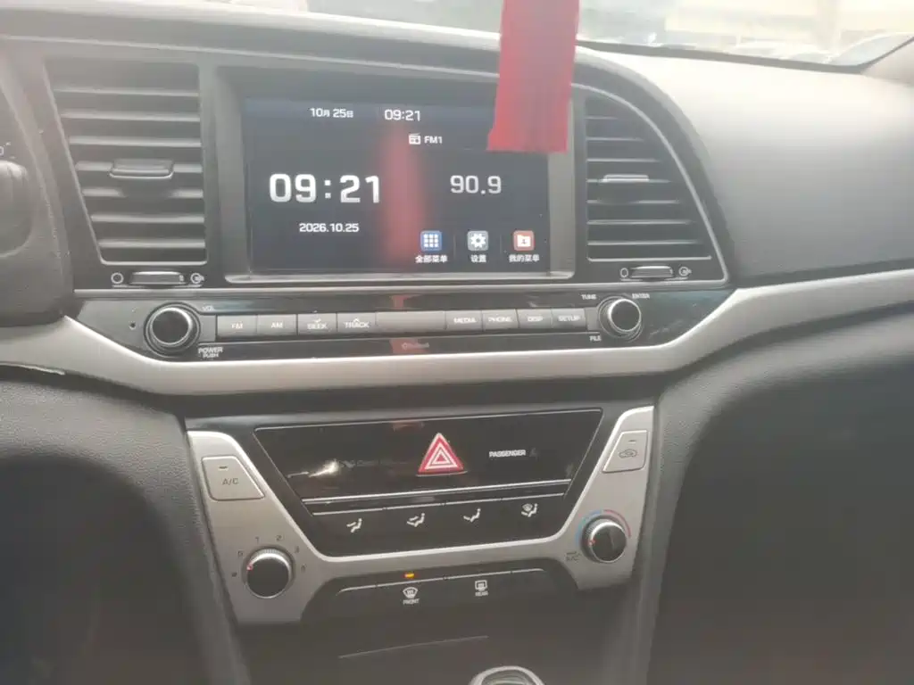 Hyundai Elantra — миниатюра 13