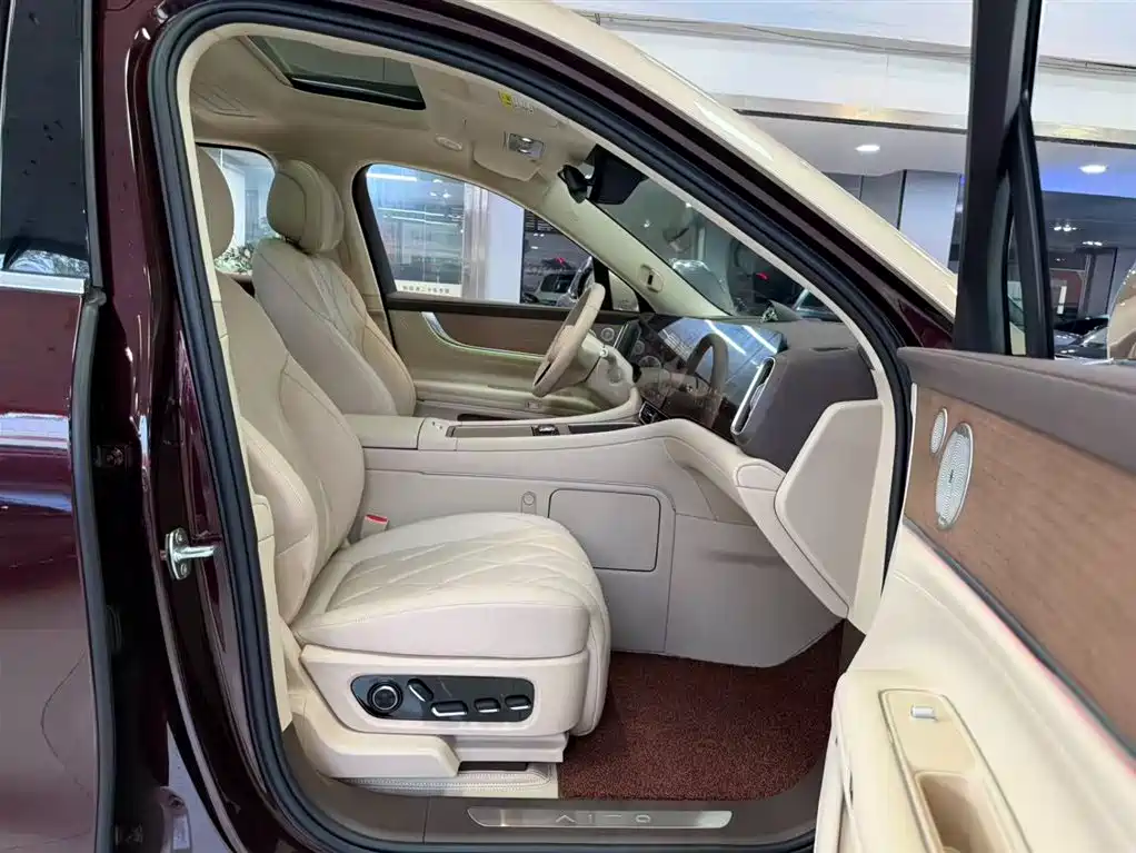 AITO ASK THE WORLD M9