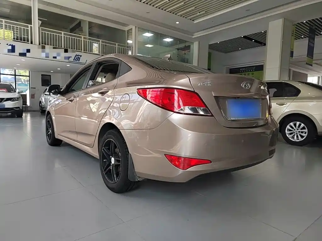 Hyundai Verna — миниатюра 5