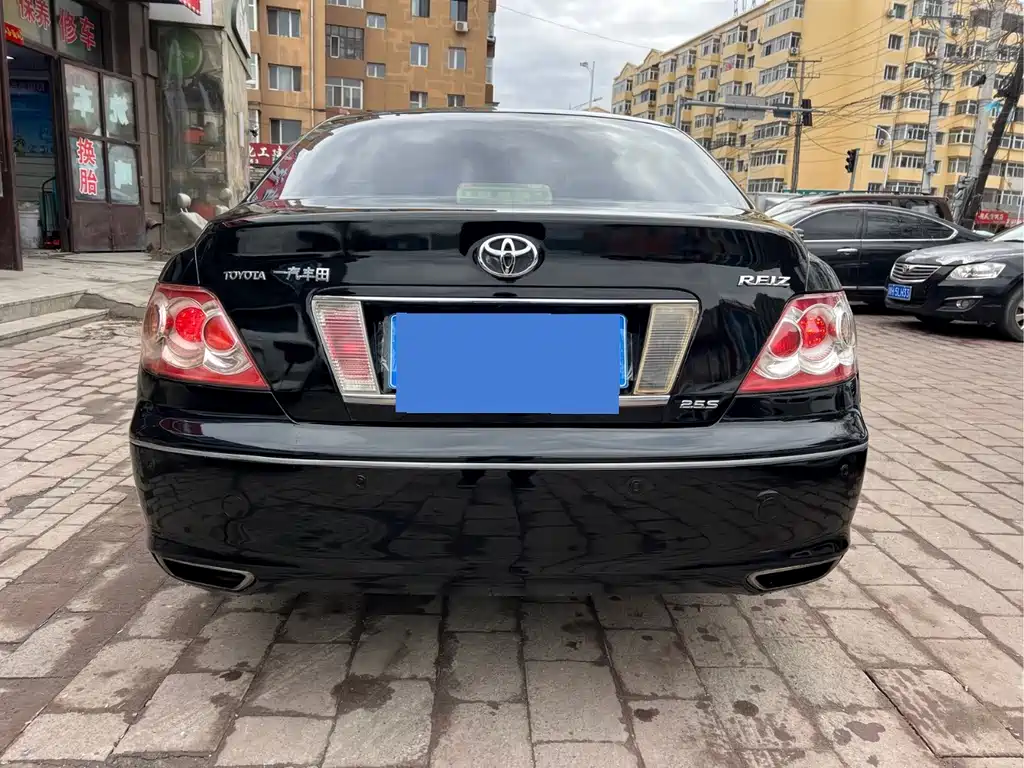 Toyota Reiz — миниатюра 5