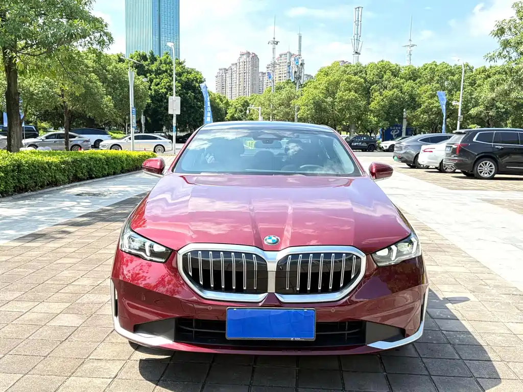 BMW 5 Series — миниатюра 2