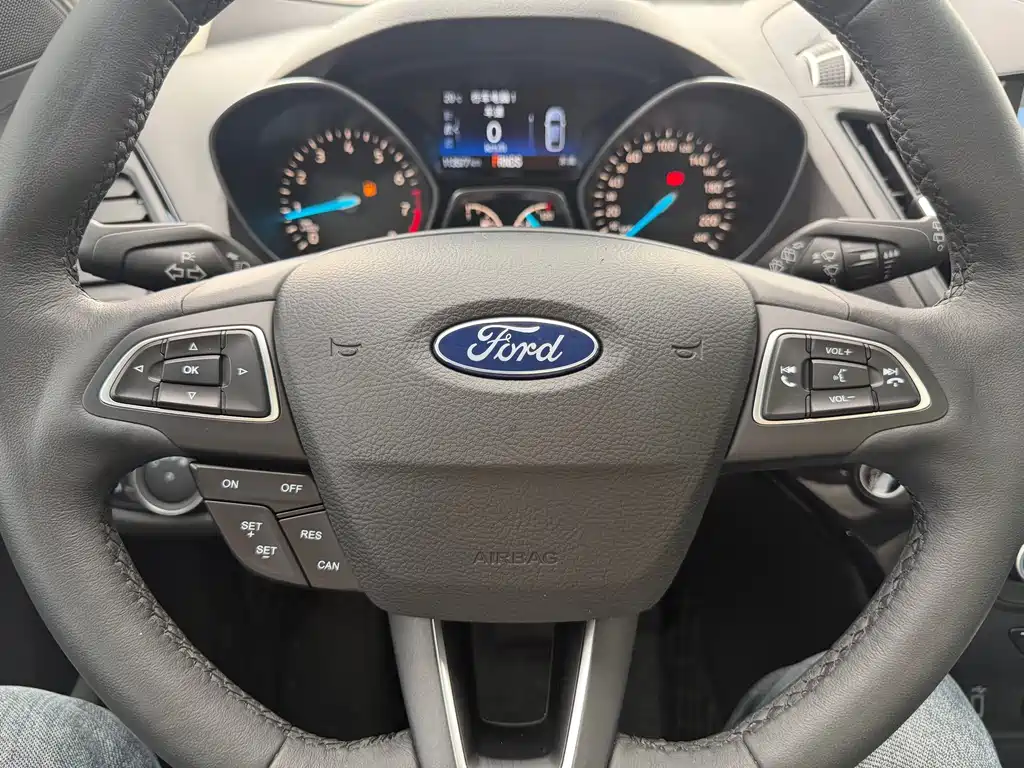 Ford Kuga — миниатюра 12