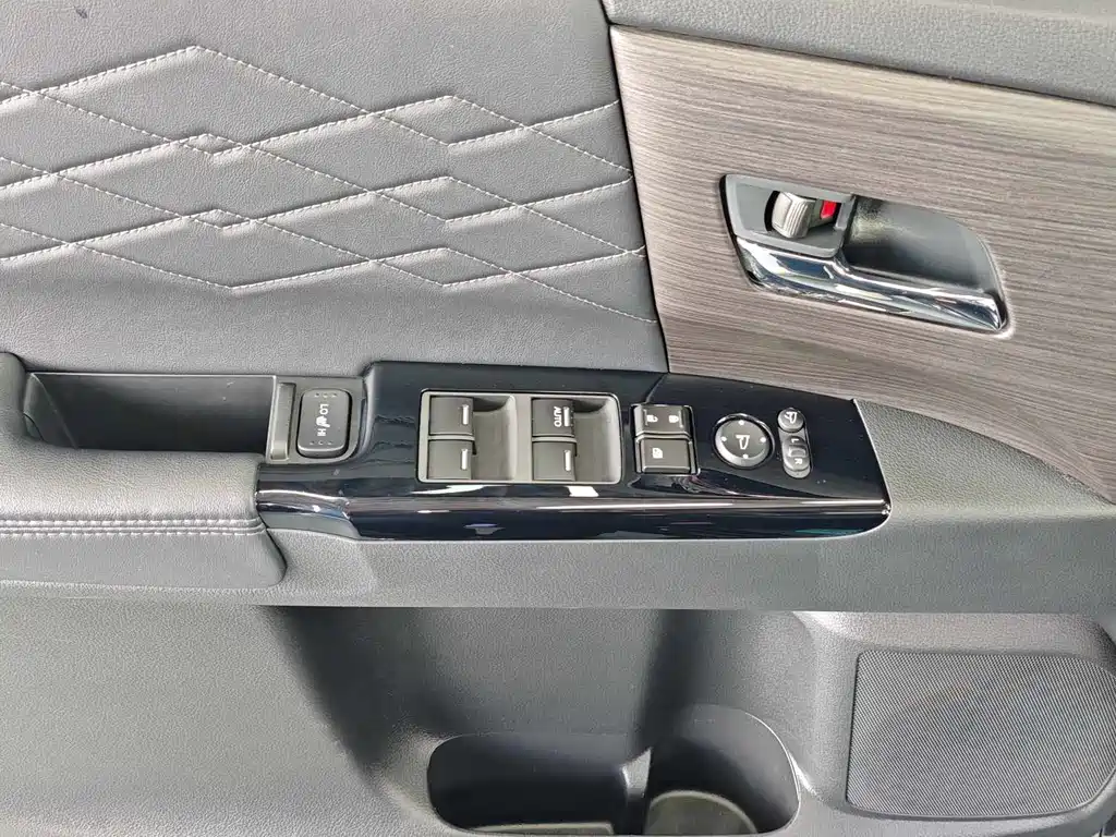 Honda Elysion — миниатюра 9