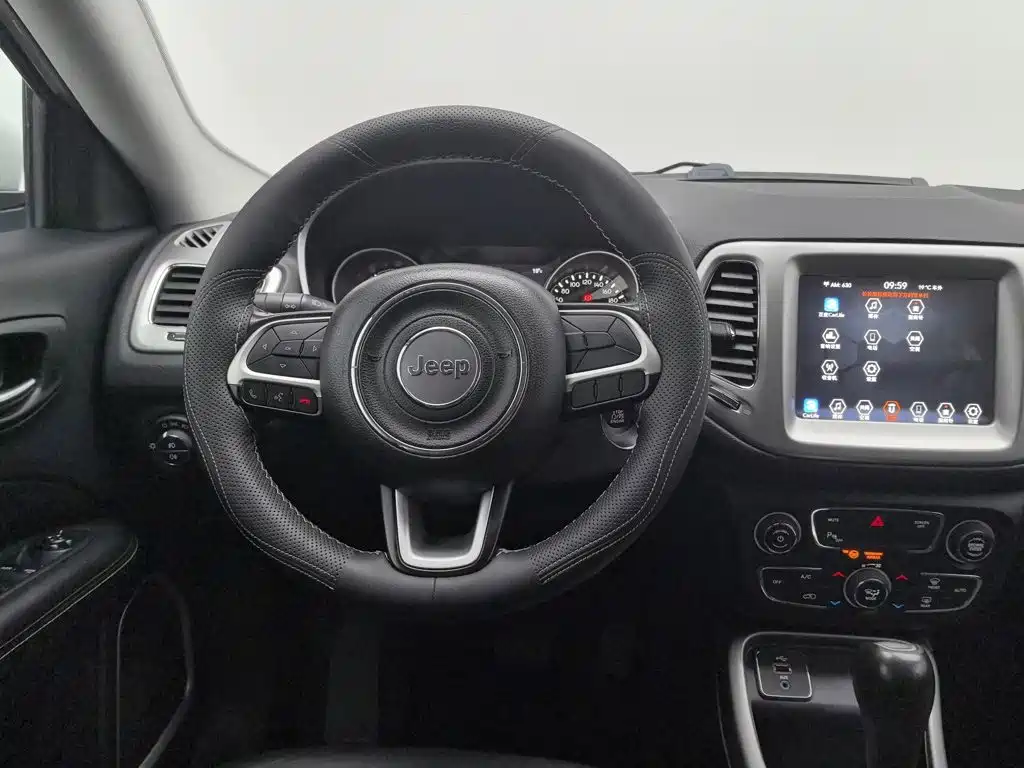 Jeep Compass — миниатюра 11