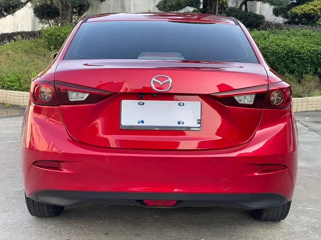 Mazda Mazda3 3 2017 1.5L AT Luxury V