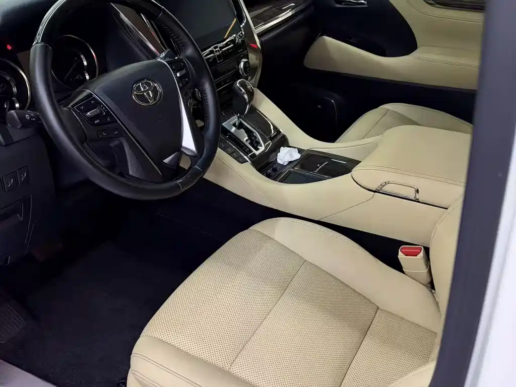 Toyota Vellfire — миниатюра 4