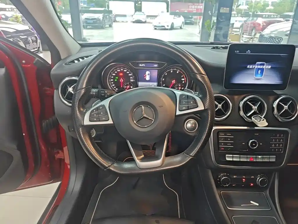Mercedes-Benz GLA — миниатюра 11